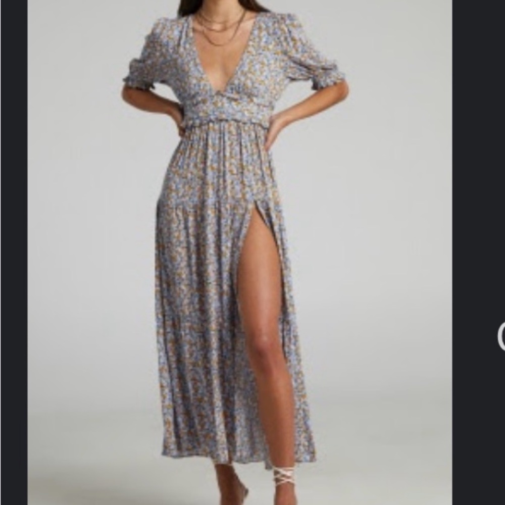 Showpo Luisella midi dress puff sleeve tiered blue ditsy floral
💕 see bundles